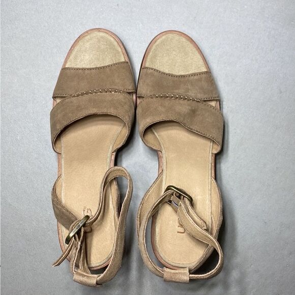 NIB MSRP $150 UGG® Carine Platform Sandal Women's Size 9.5 - Picture 8 of 9